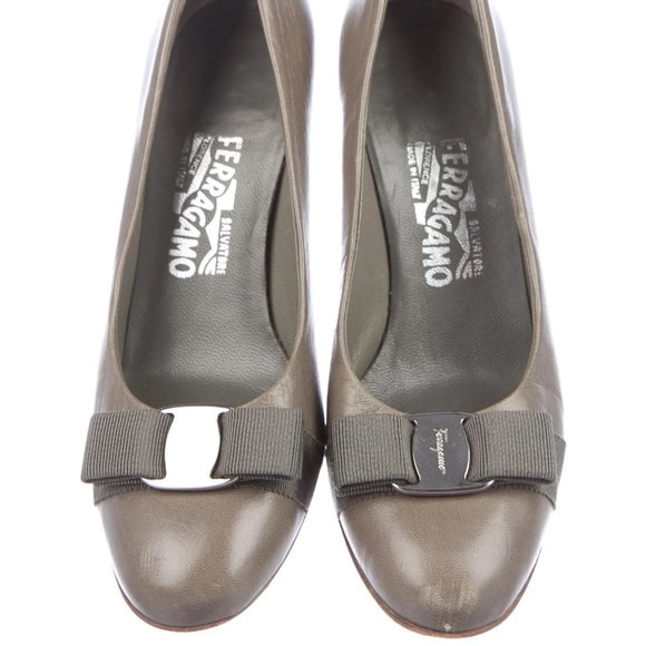 Salvatore Ferragamo Shoes - Salvatore Ferragamo Vara Bow Accent Leather Pumps